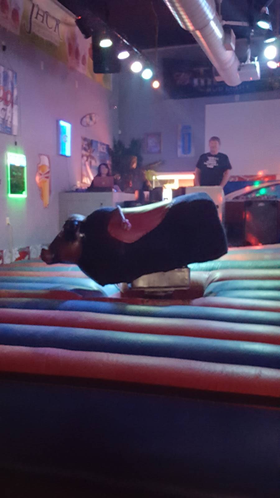 Cages | night club | 2841, 215 S 3rd St, Vandalia, IL 62471, USA | 6182839739 OR +1 618-283-9739