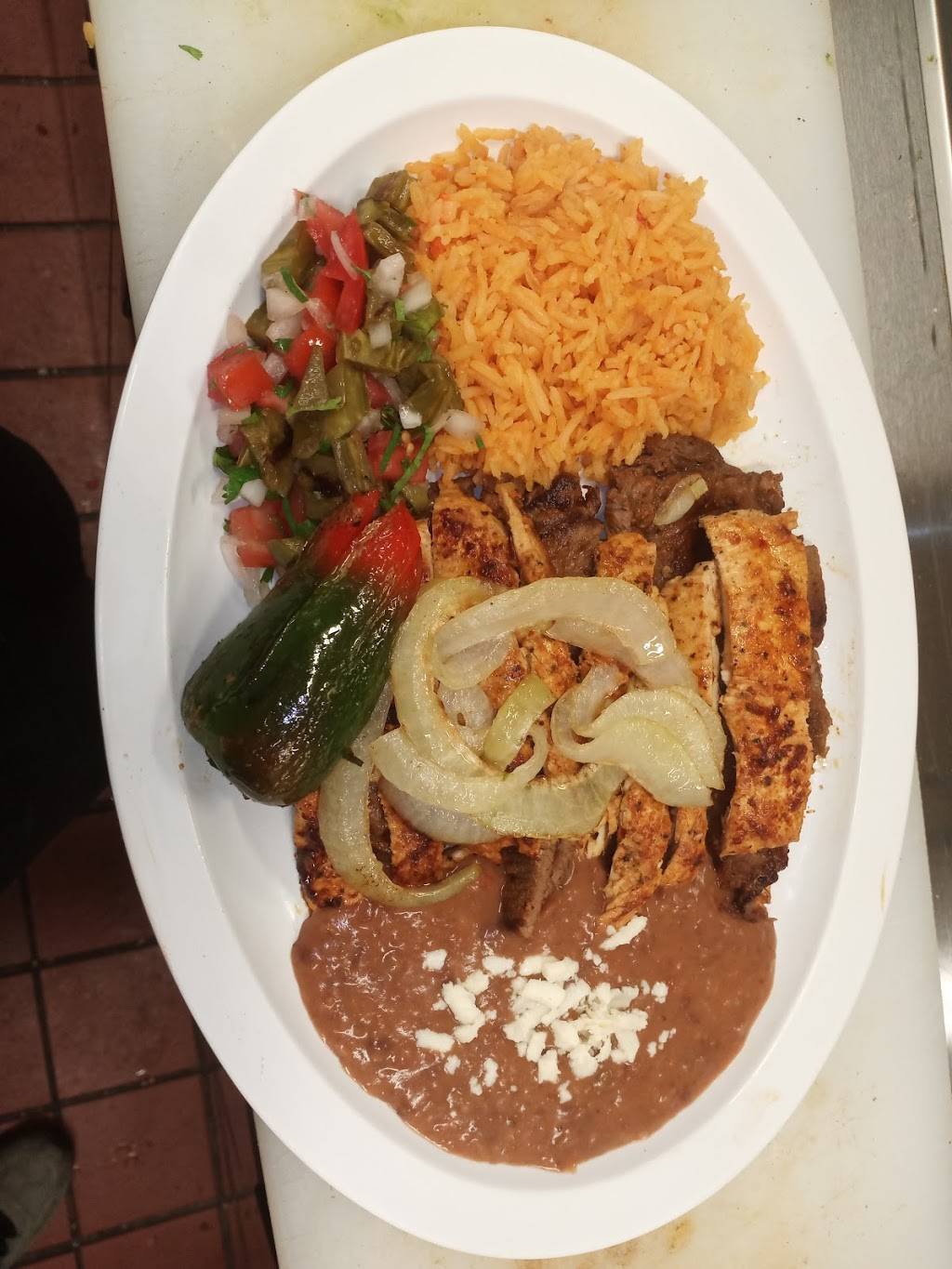 Antojitos Criollos | restaurant | 1701 S Alexander St #108, Plant City, FL 33566, USA | 8137565032 OR +1 813-756-5032