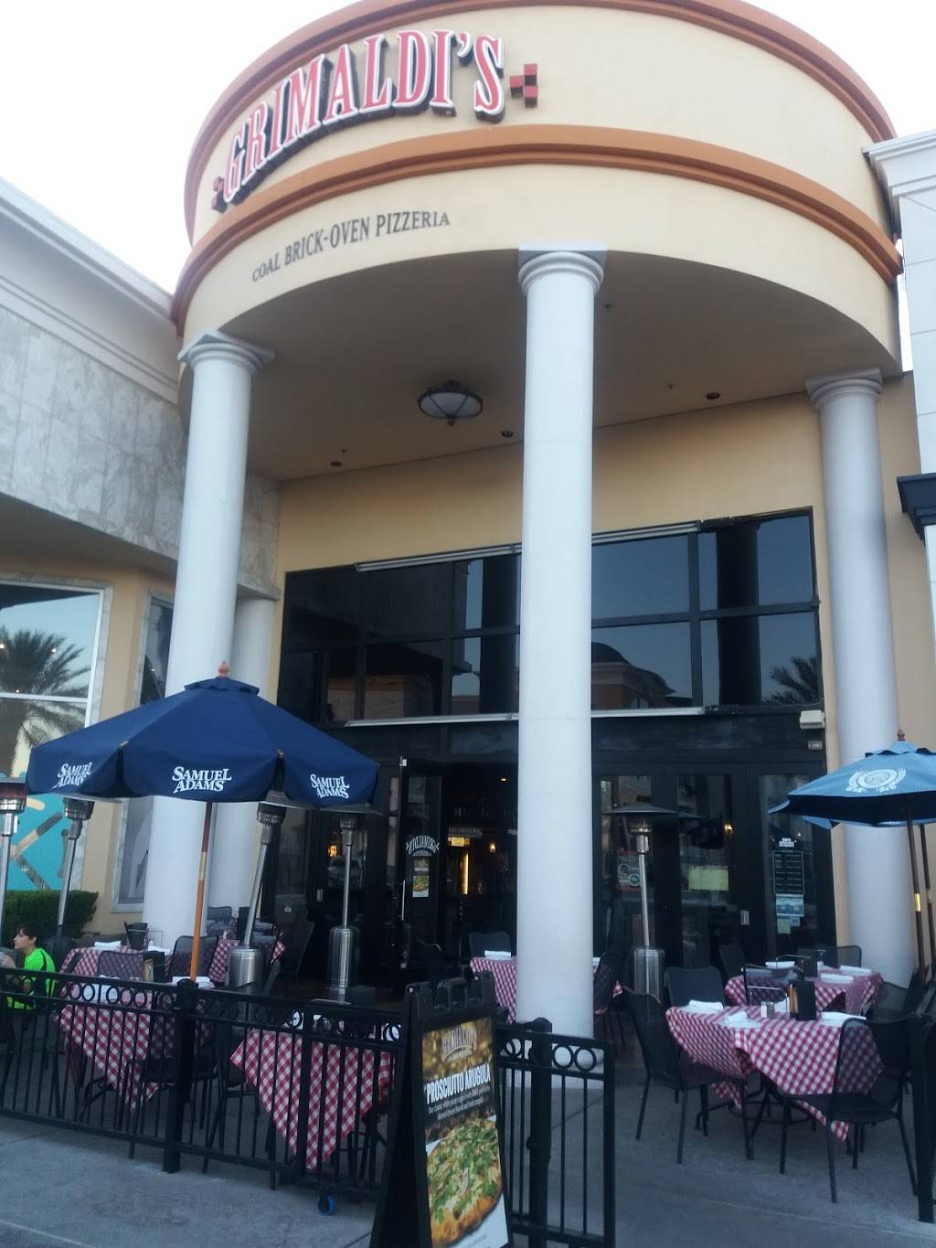Grimaldis Pizzeria | restaurant | 750 S Rampart Blvd #7, Las Vegas, NV 89117, USA | 7024791351 OR +1 702-479-1351
