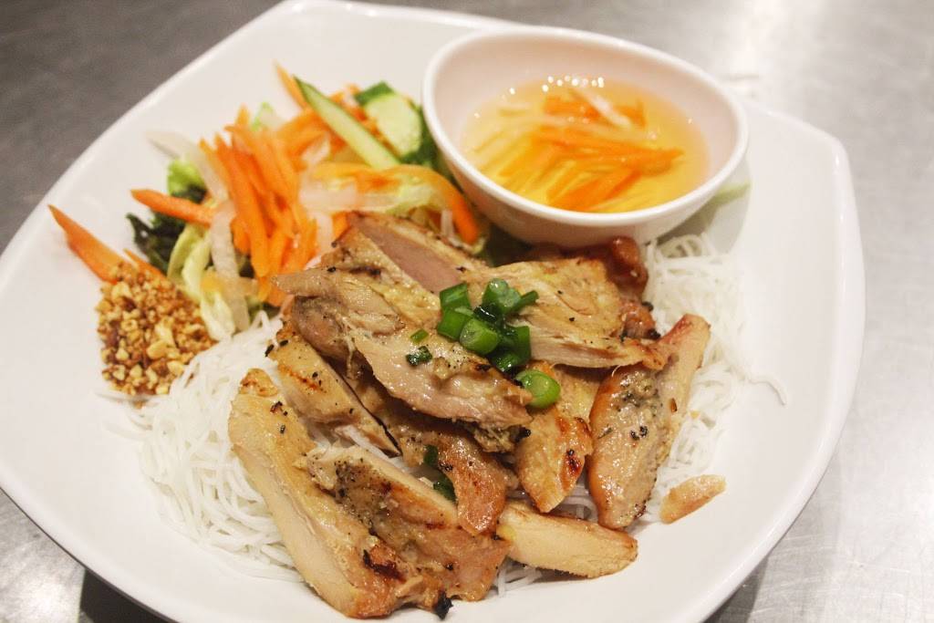 Oxtail Pho - Bánh Mì - Phở Đuôi Bò | restaurant | 814 Dundas St W, Toronto, ON M6J 1V3, Canada | 4165370188 OR +1 416-537-0188