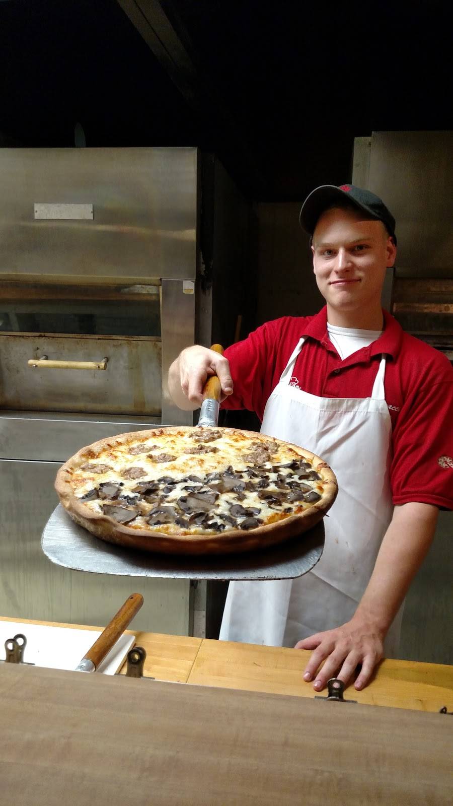 Farinacci Pizza | restaurant | 9385 Olde 8 Rd, Northfield, OH 44067, USA | 3304677919 OR +1 330-467-7919