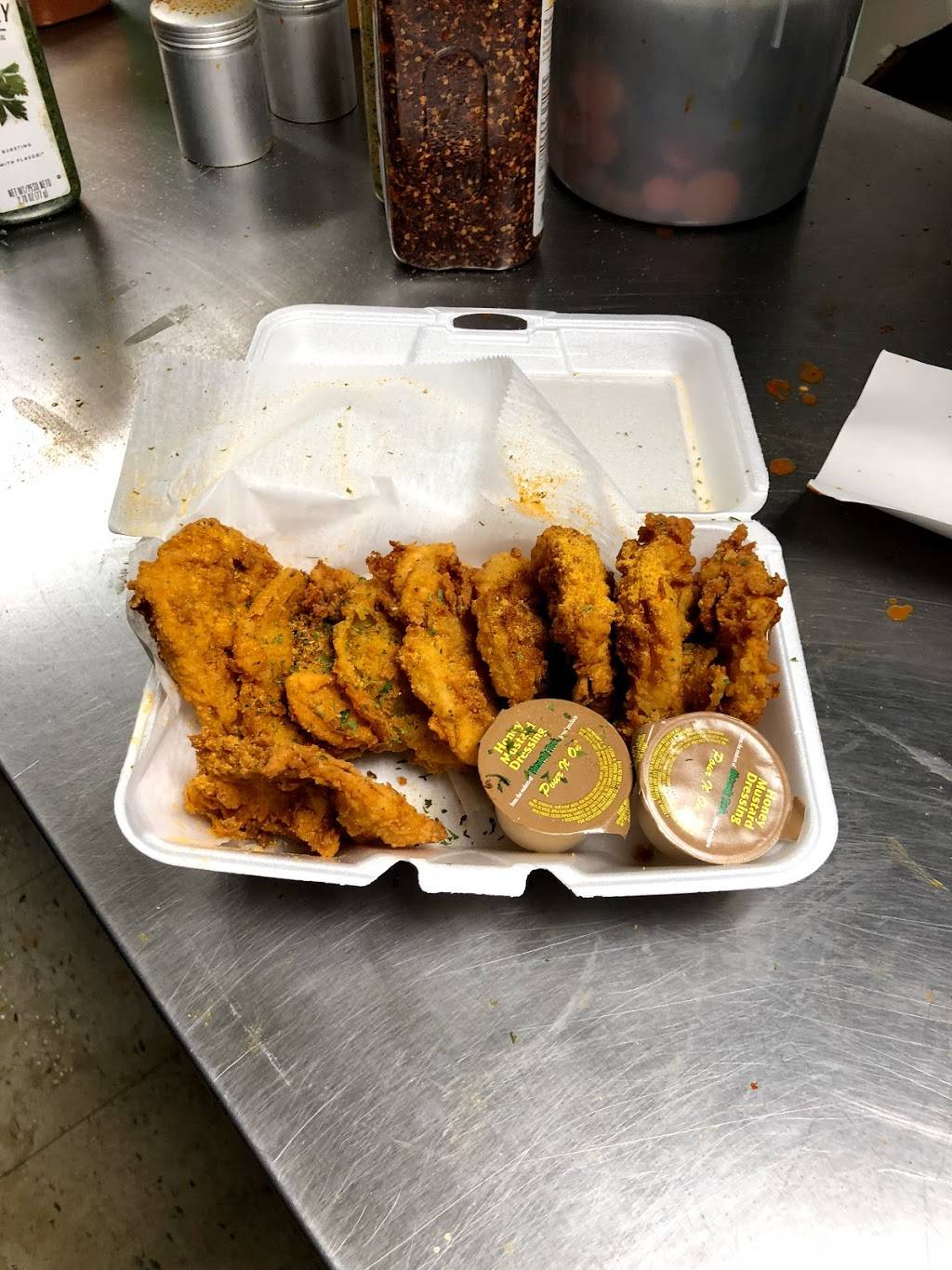 Crumpy’s Hot Wings Park & Getwell | restaurant | 3950 Park Ave, Memphis, TN 38111, USA | 9014543386 OR +1 901-454-3386