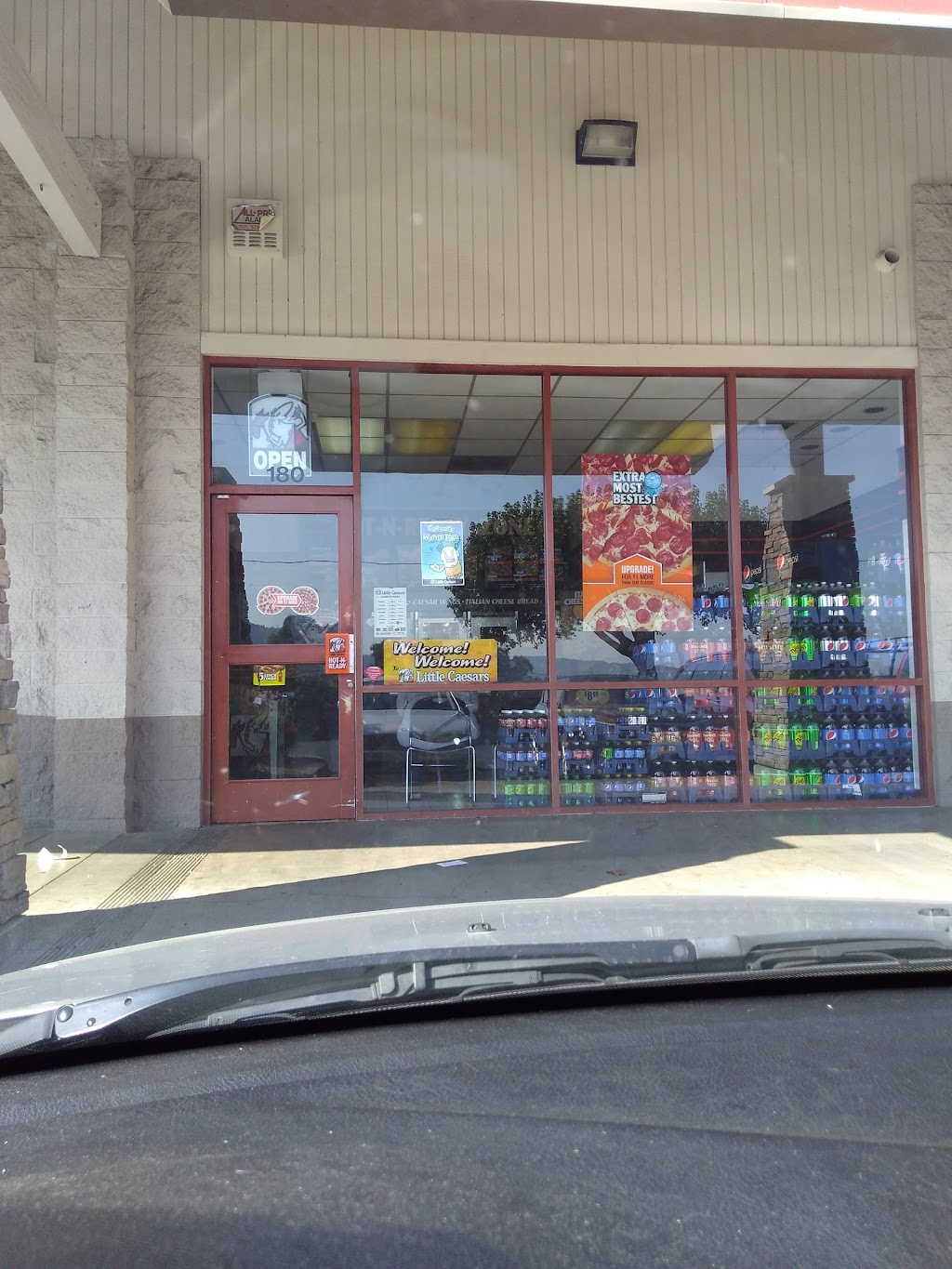 Little Caesars Pizza | restaurant | 180 Ford Rd, Ukiah, CA 95482, USA | 7074627646 OR +1 707-462-7646