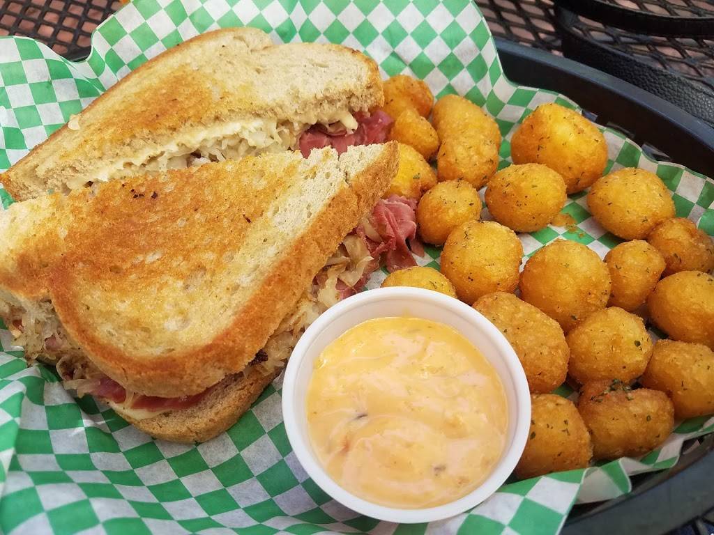 Old Mill Stream Inn | restaurant | 912 S Main St, St Charles, MO 63301, USA | 6369463287 OR +1 636-946-3287