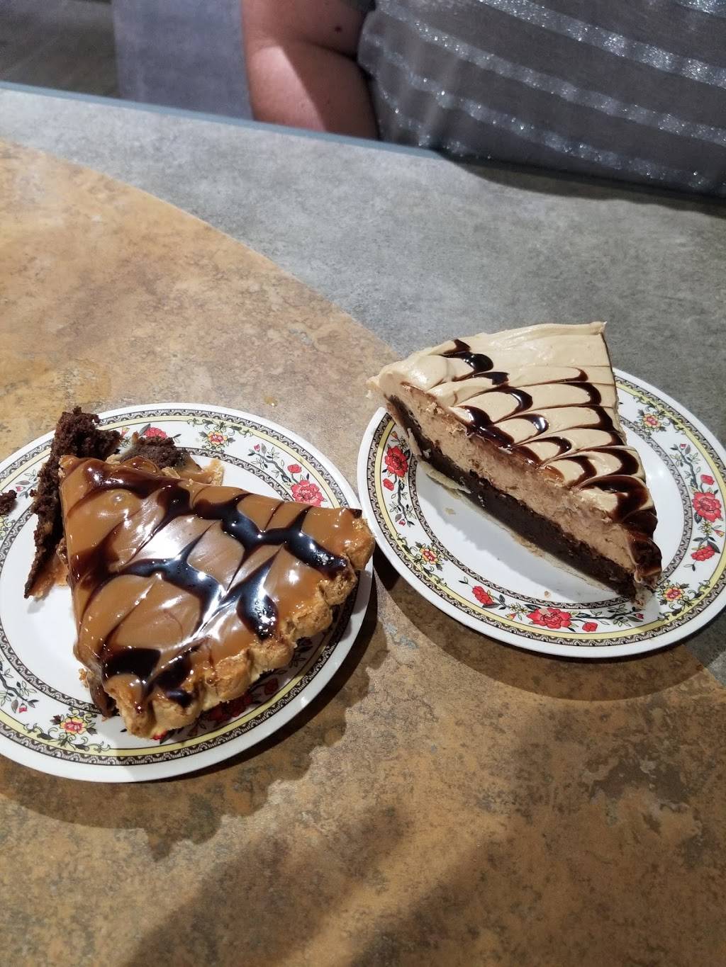 Rose Garden Restaurant | restaurant | 14622 Old Baxter Rd, Silver Point, TN 38582, USA | 9318589901 OR +1 931-858-9901