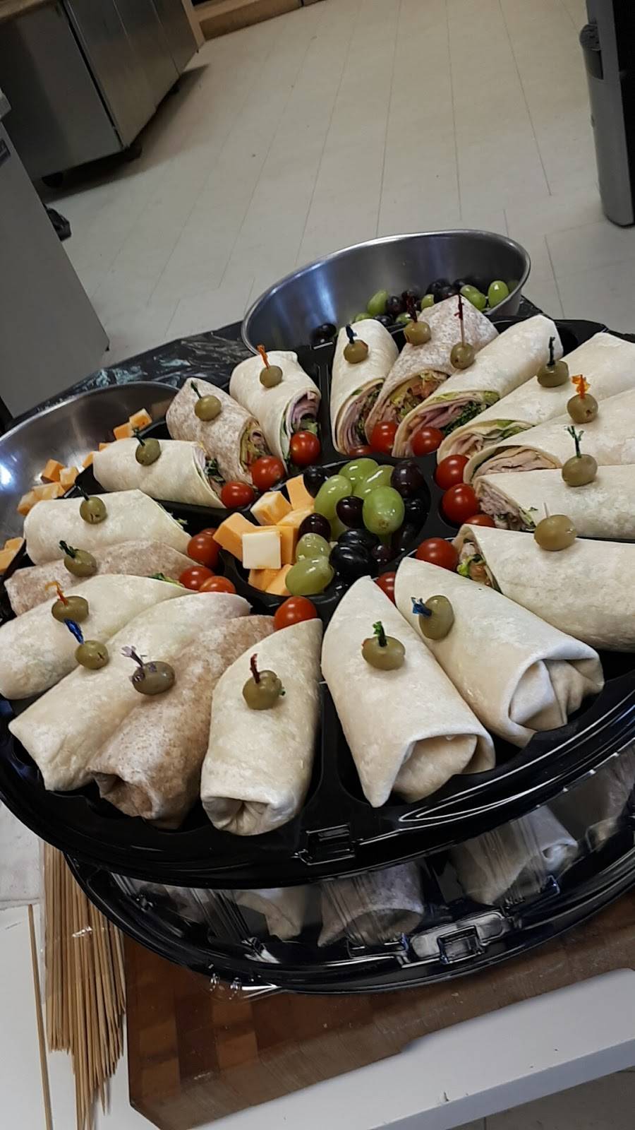 Capri Pizzeria | meal takeaway | 25 Amy Croft Dr, Windsor, ON N9K 1C7, Canada | 5197356300 OR +1 519-735-6300