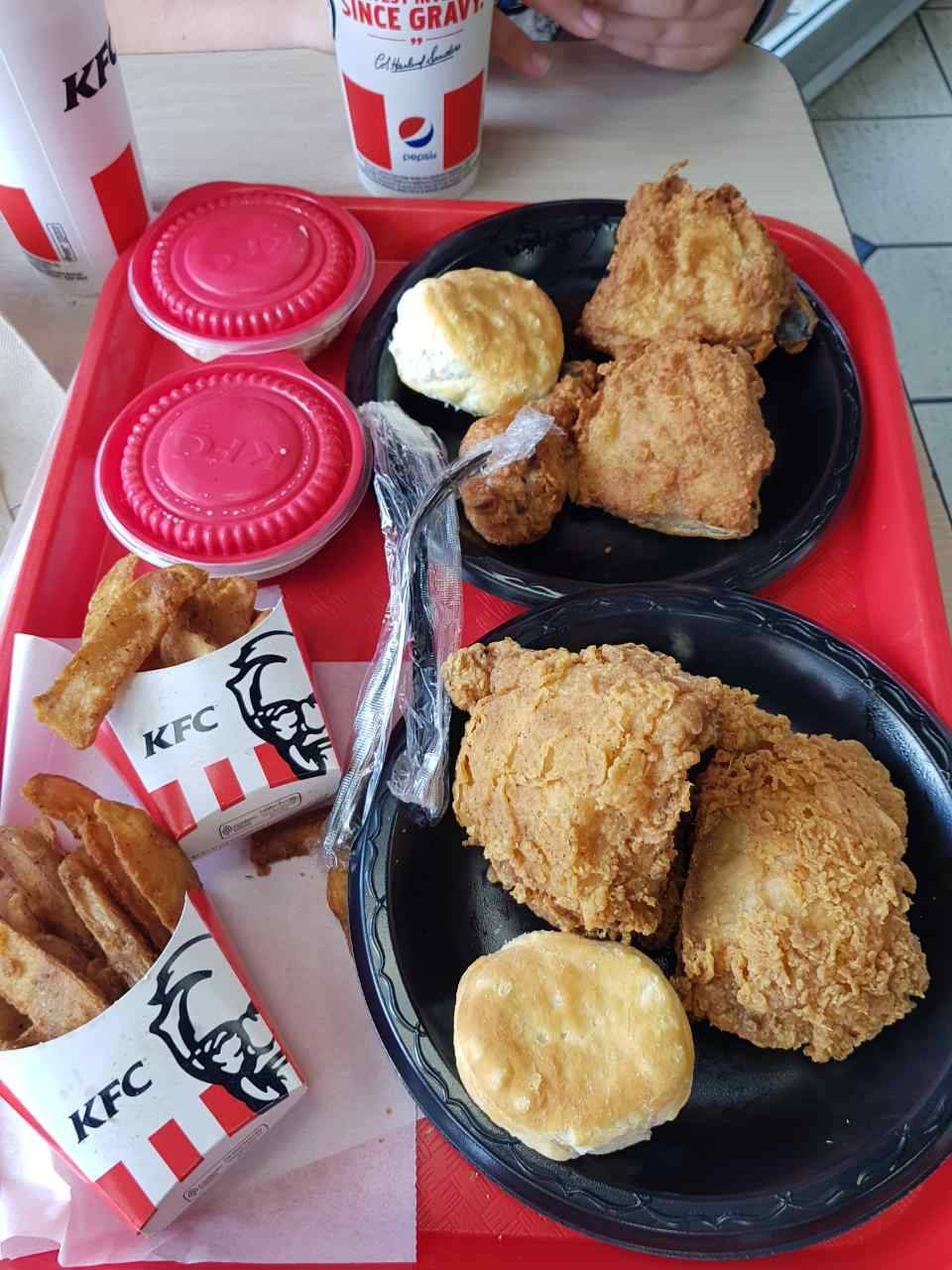 KFC | restaurant | 16215 NE 15th Ave, North Miami Beach, FL 33162, USA | 3059477056 OR +1 305-947-7056