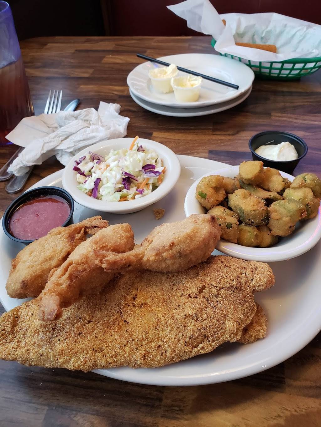 Catfish & Co | restaurant | 900 Airport Fwy #110, Hurst, TX 76054, USA | 8175813912 OR +1 817-581-3912