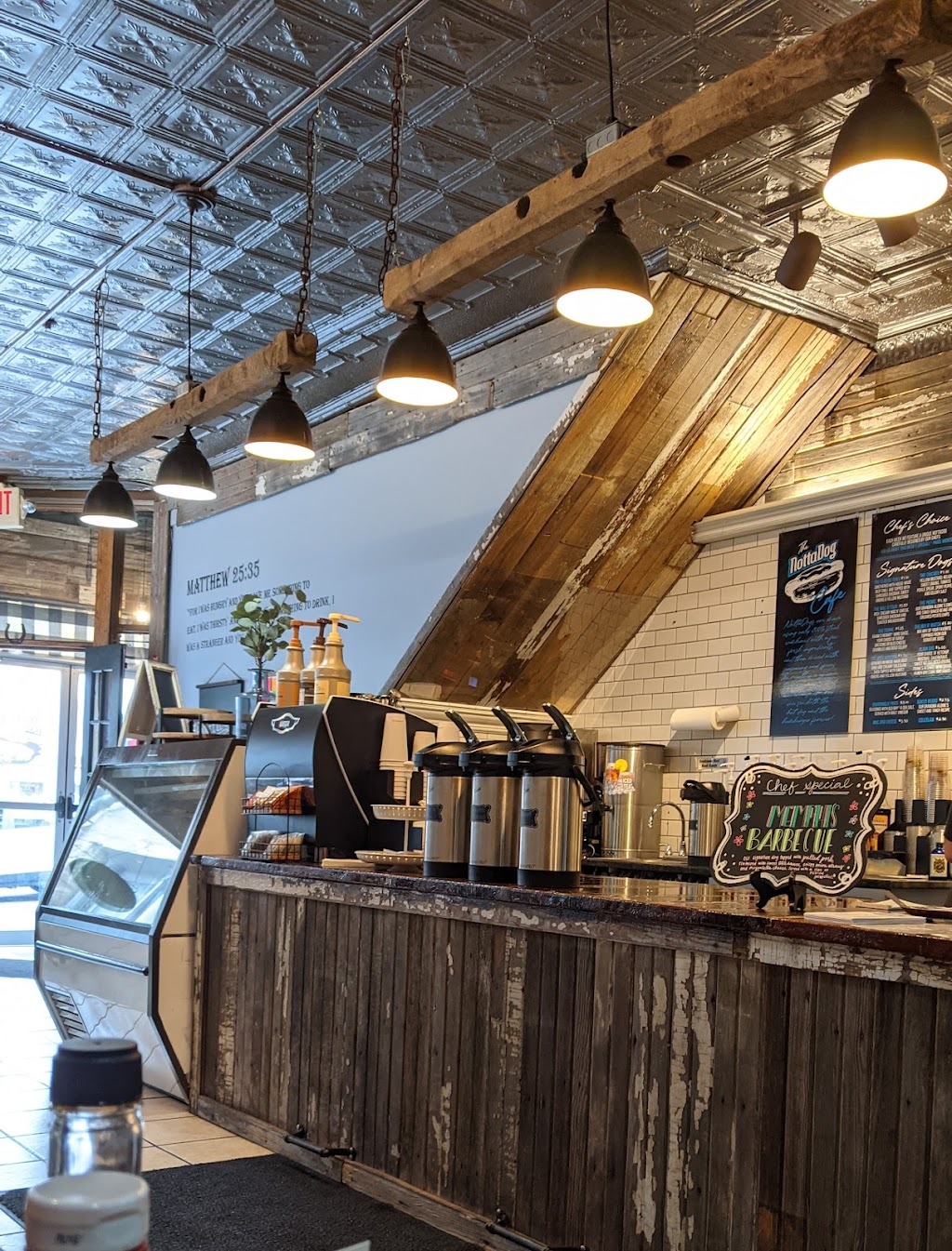 The NottaDog Cafe | restaurant | 23 Monument Square, Urbana, OH 43078, USA | 9377727162 OR +1 937-772-7162