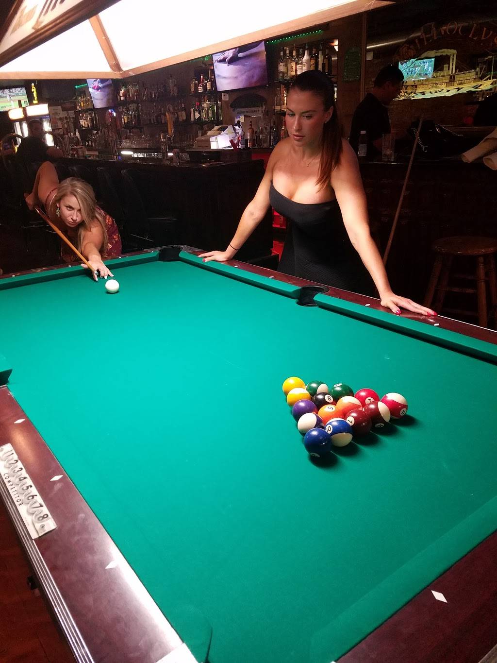 Gilhoulys | restaurant | 1721 W 39th St, Kansas City, MO 64111, USA | 8165612899 OR +1 816-561-2899