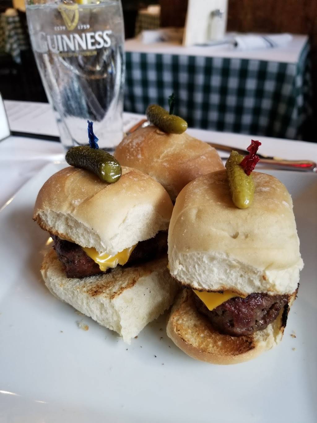 Finnegans | restaurant | 5 Wall St, Huntington, NY 11743, USA | 6314239696 OR +1 631-423-9696