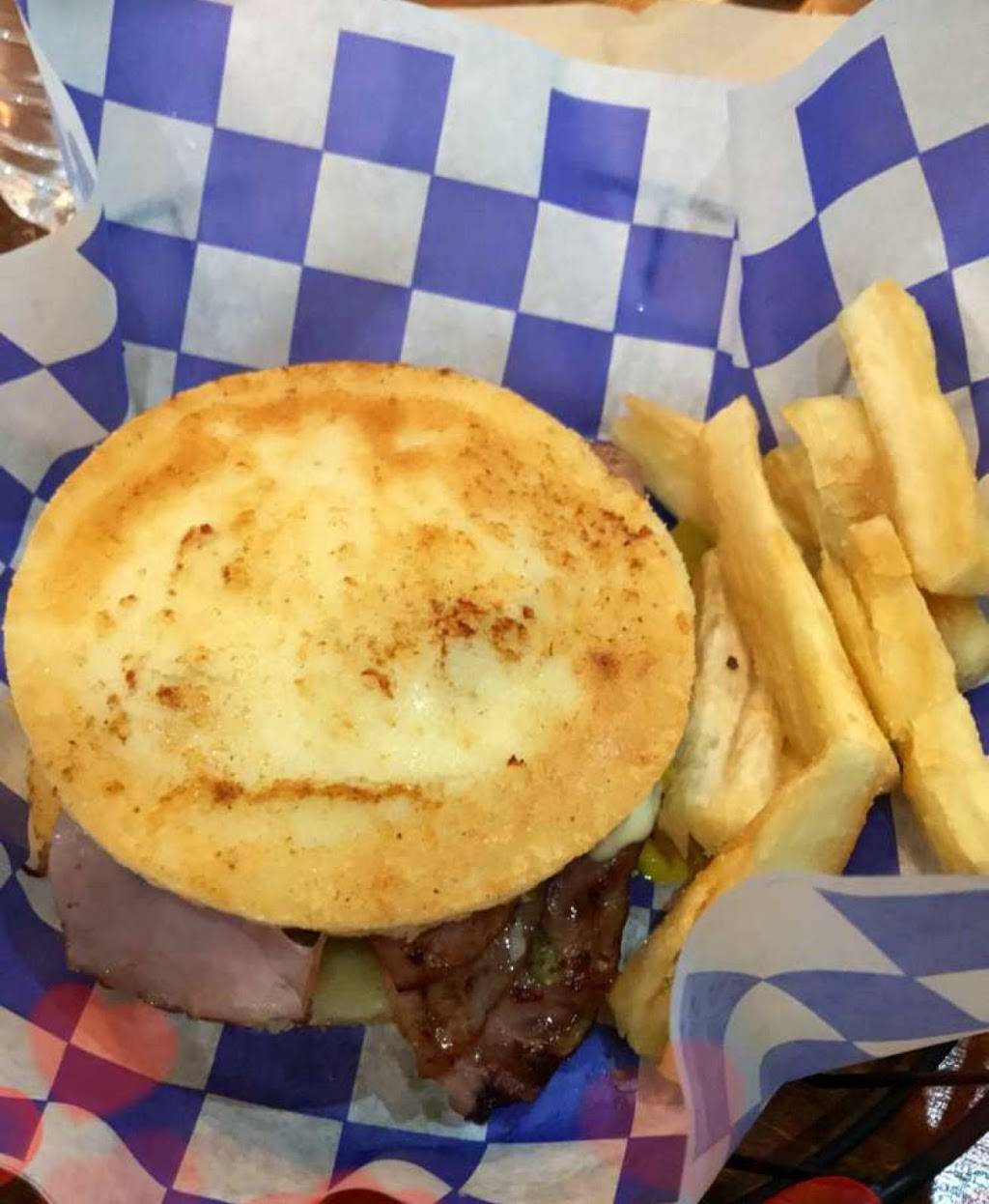 Luna Empanada Shop | restaurant | 6011 W Irving Park Rd, Chicago, IL 60634, USA | 7733325692 OR +1 773-332-5692