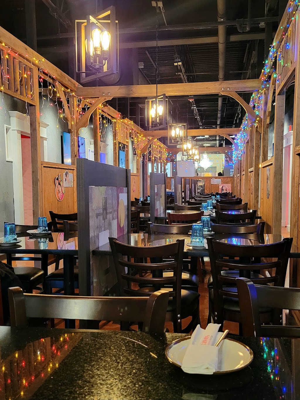 2 Pigs Karaoke | night club | 2638 Dempster St, Park Ridge, IL 60068, USA | 2245802910 OR +1 224-580-2910