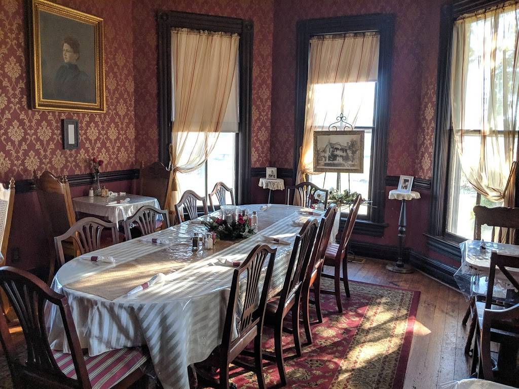 McCutchens Magnolia House | restaurant | 303 E Willow St, Scottsboro, AL 35768, USA | 2562593077 OR +1 256-259-3077