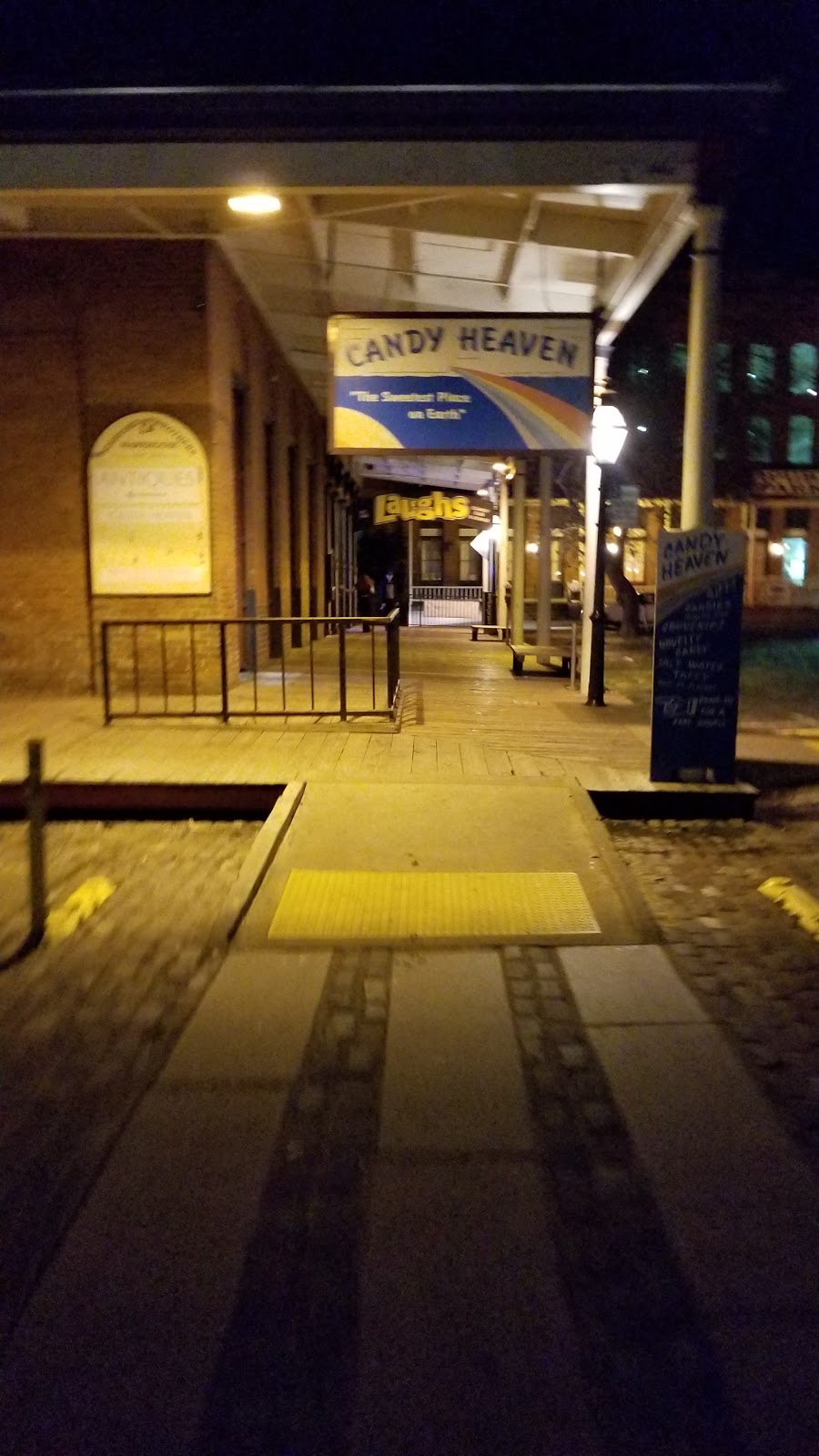 Laughs Unlimited Comedy Club and Lounge | restaurant | 1207 Front St, Sacramento, CA 95814, USA | 9164468128 OR +1 916-446-8128