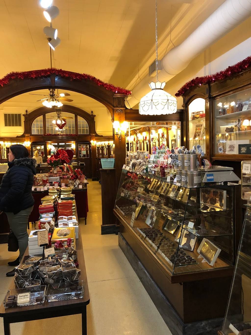 Beerntsens Confectionary Inc | restaurant | 108 N 8th St, Manitowoc, WI 54220, USA | 9206849616 OR +1 920-684-9616