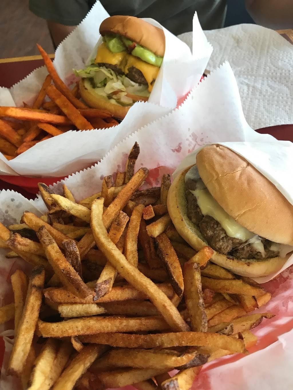 Hideout Burgers | restaurant | 1601 S 9th St # 500, Midlothian, TX 76065, USA | 9727754949 OR +1 972-775-4949