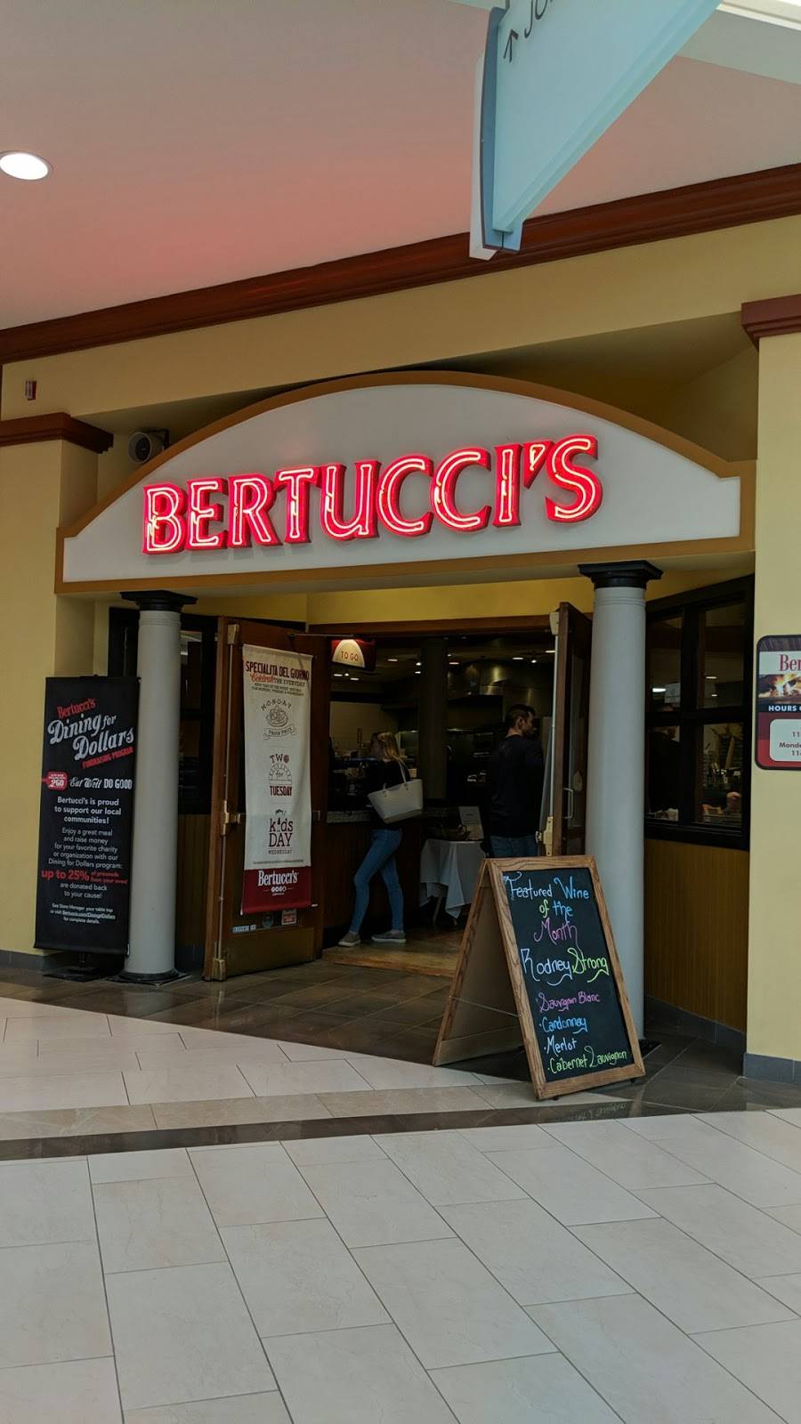 Bertuccis Italian Restaurant | restaurant | 275 Rockingham Park Blvd, Salem, NH 03079, USA | 6038903434 OR +1 603-890-3434