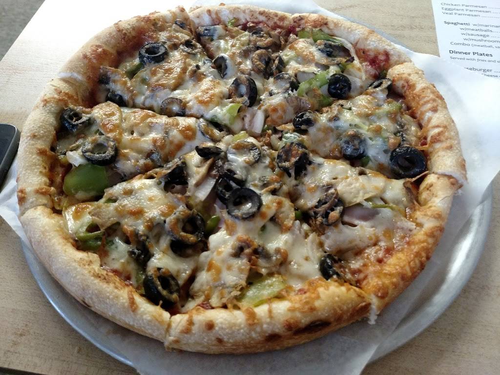 House of Pizza | restaurant | 8 Main Street, Triangle Plaza, Newport, ME 04953, USA | 2073682155 OR +1 207-368-2155