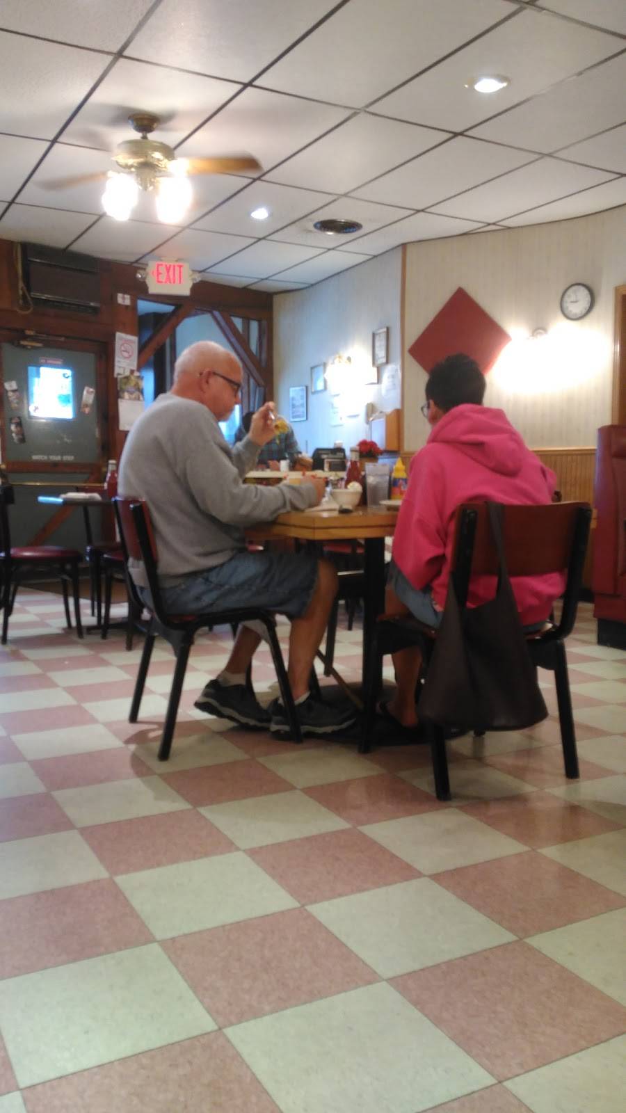 Dinos Restaurant | restaurant | 103 S State St, Marengo, IL 60152, USA | 8155683466 OR +1 815-568-3466