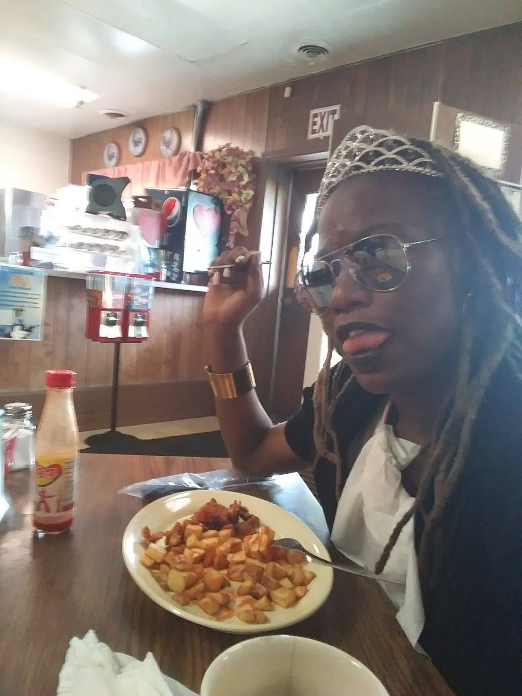 Amyjos Country Restaurant | restaurant | 4600 Nash St N, Wilson, NC 27896, USA | 2522378723 OR +1 252-237-8723