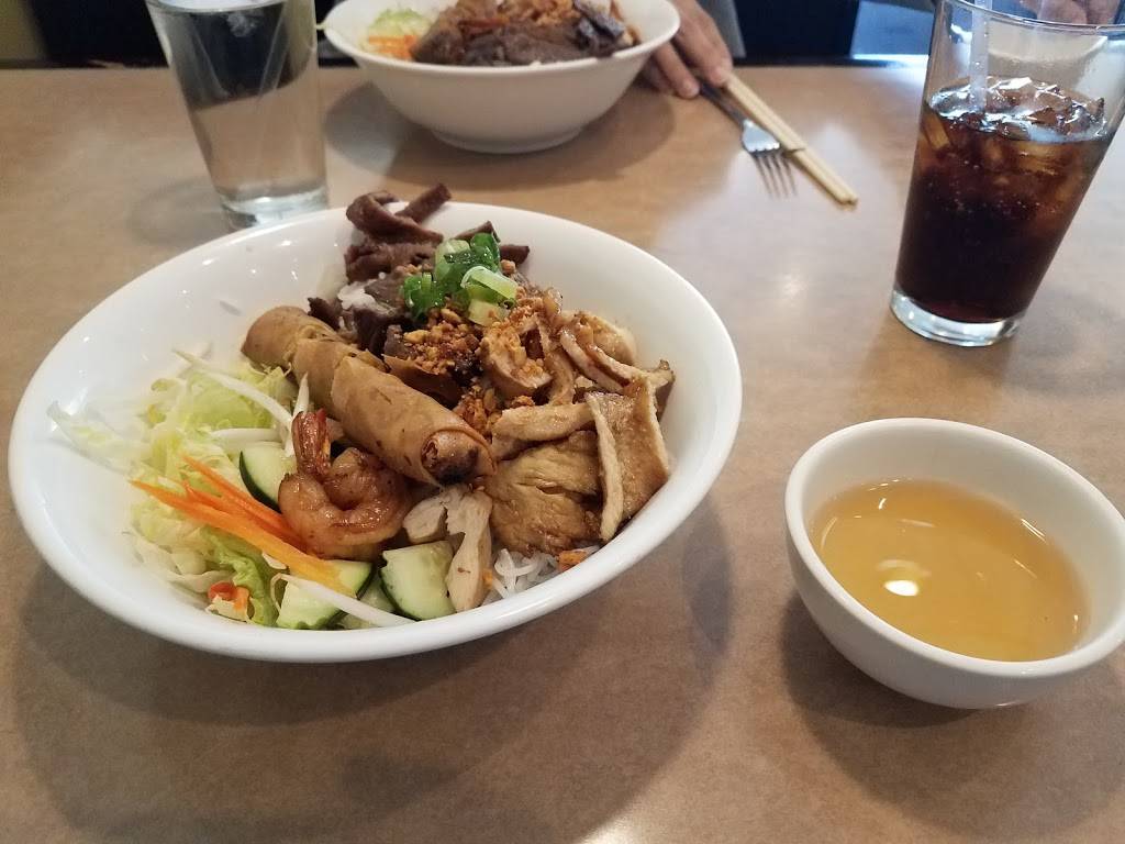 Viet Pho | restaurant | 9231 Lincoln Ave #400, Lone Tree, CO 80124, USA | 3036628830 OR +1 303-662-8830