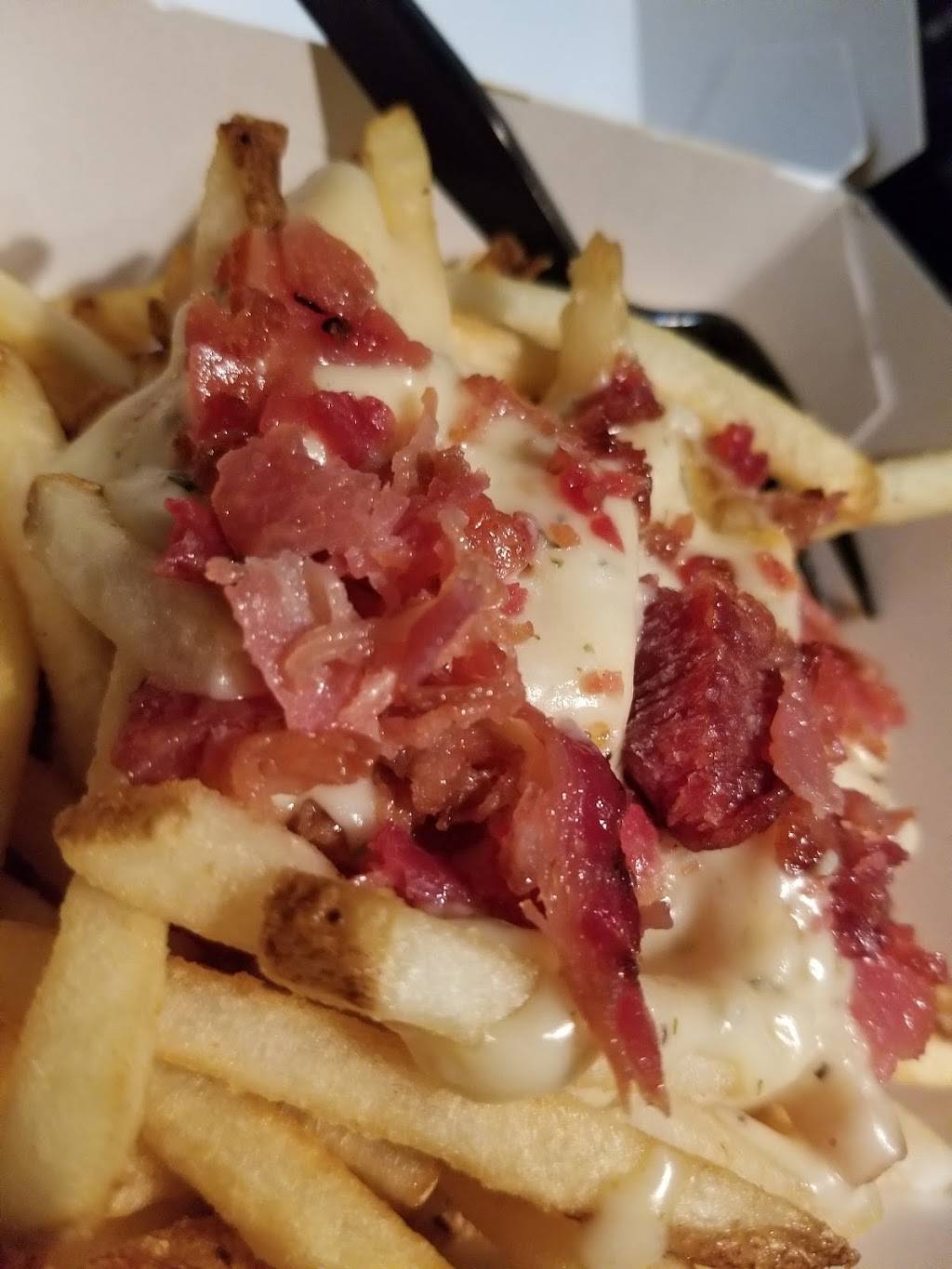 Carls Jr. | restaurant | 1352 S Gilbert Rd, Mesa, AZ 85204, USA | 4808924793 OR +1 480-892-4793