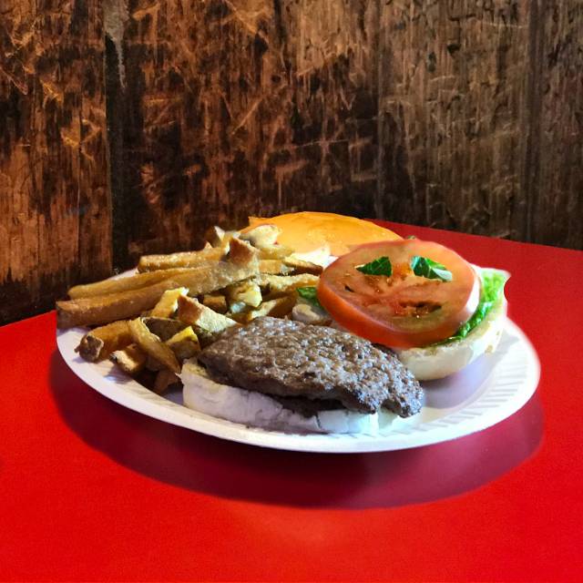 Rawleys Drive-In | restaurant | 5720, 1886 Post Rd, Fairfield, CT 06824, USA | 2032599023 OR +1 203-259-9023