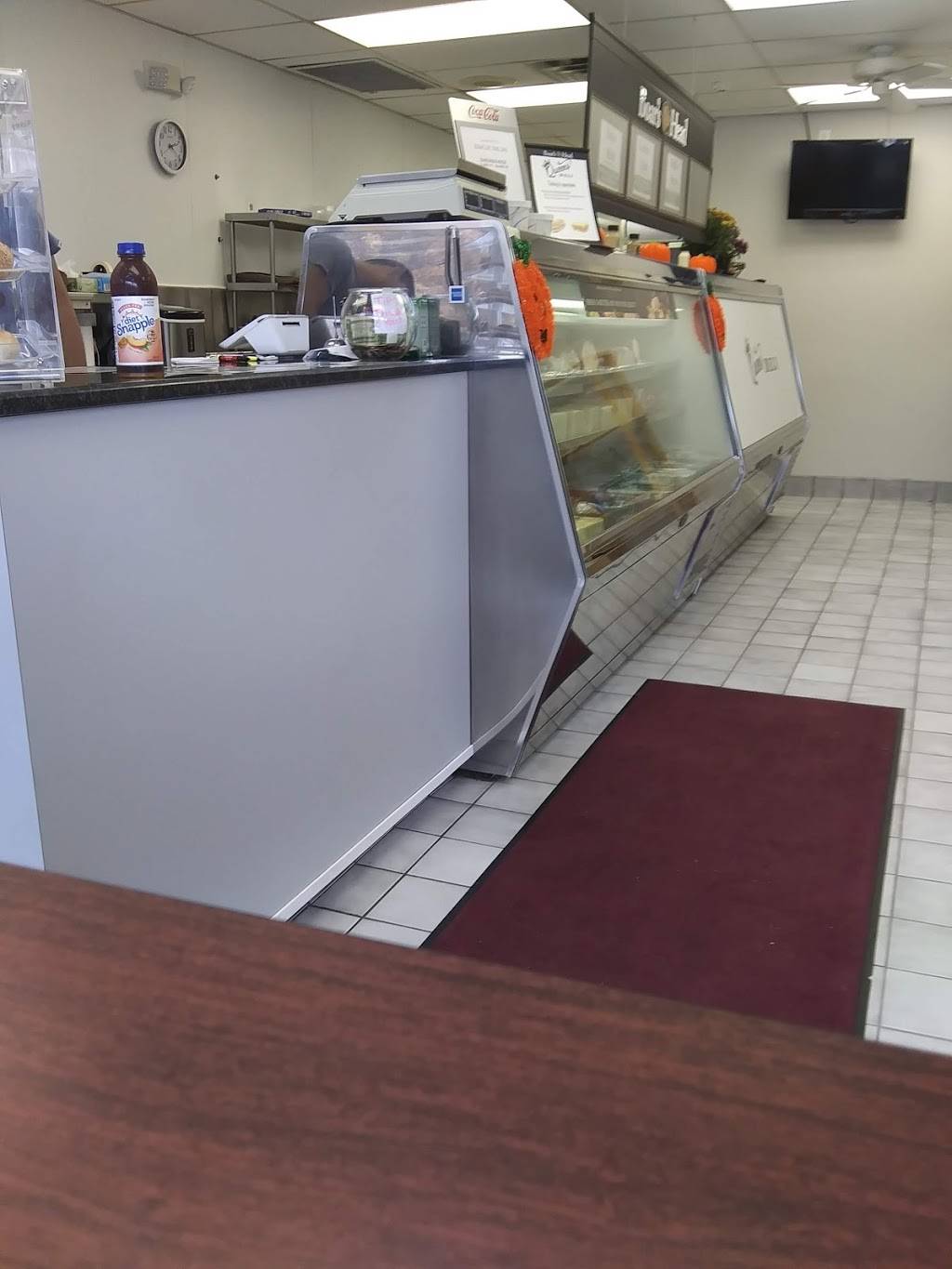 Queen’s Deli | restaurant | 999 Foxon Rd STE 6, North Branford, CT 06471, USA | 2032081828 OR +1 203-208-1828