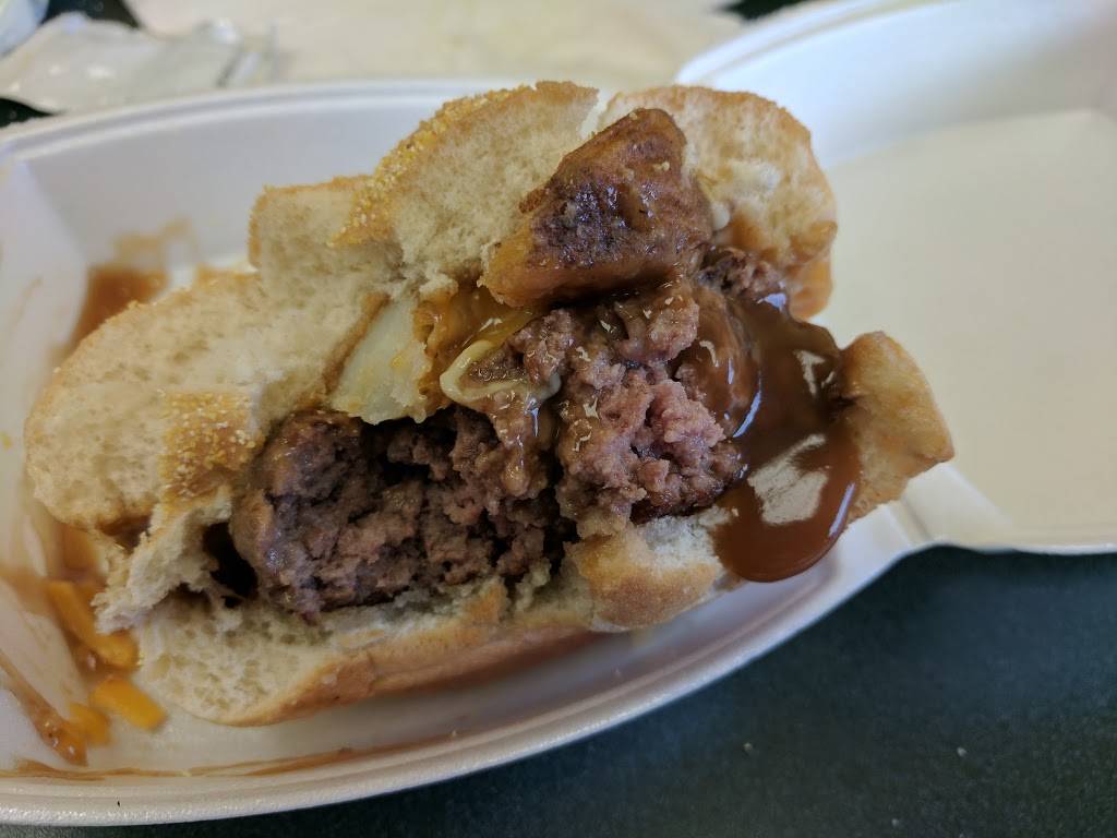 Queen Street Burger and Taters | restaurant | 45 Queen St N, Mississauga, ON L5N 1A2, Canada | 9058261244 OR +1 905-826-1244