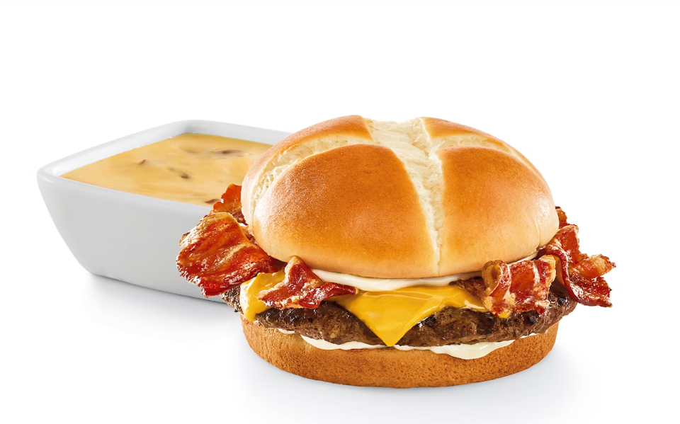 Red Robin Gourmet Burgers and Brews | restaurant | 20220 I-30, Benton, AR 72019, USA | 5016727590 OR +1 501-672-7590