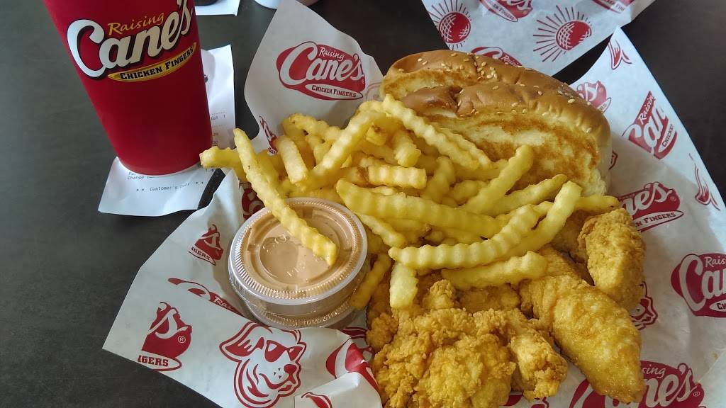 Raising Canes Chicken Fingers | meal takeaway | 928 TX-80, San Marcos, TX 78666, USA | 5128050014 OR +1 512-805-0014