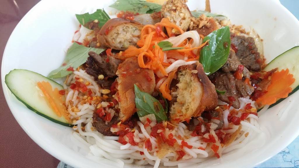 Phở Việtnam | restaurant | 2214 Rogers Ave, Fort Smith, AR 72901, USA | 4797823227 OR +1 479-782-3227