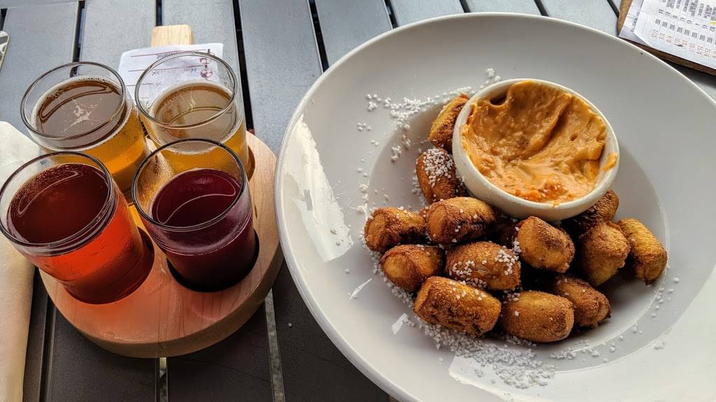 Clubhouse BFD | restaurant | 2265 Crooks Rd, Rochester Hills, MI 48309, USA | 2482896093 OR +1 248-289-6093