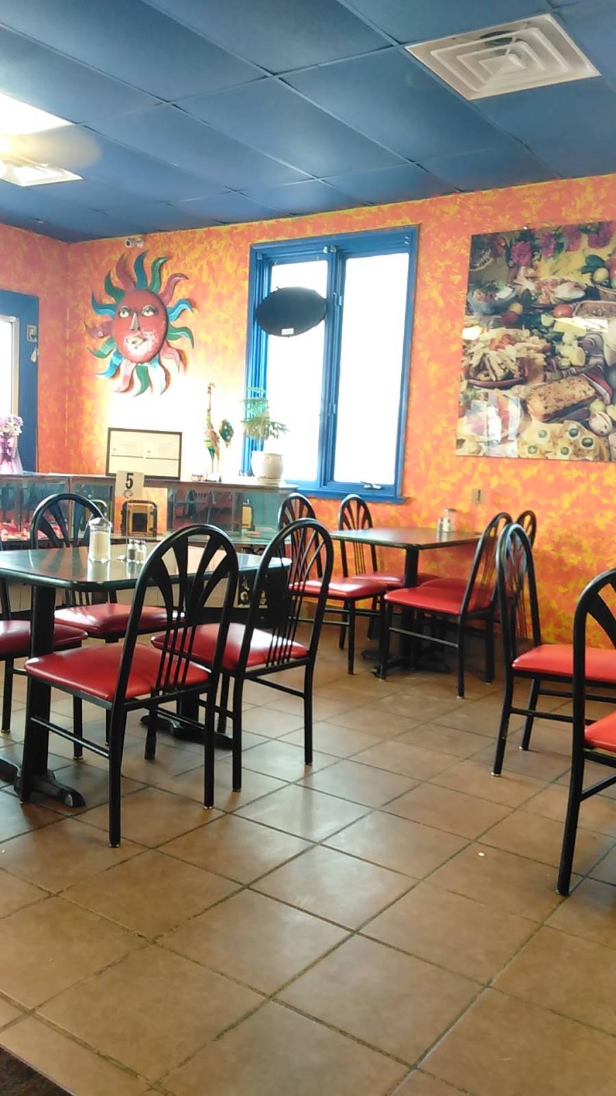 El Gallo Mexican Restaurant | restaurant | 19914 Somerset Rd, Somerset, TX 78069, USA | 8304293413 OR +1 830-429-3413