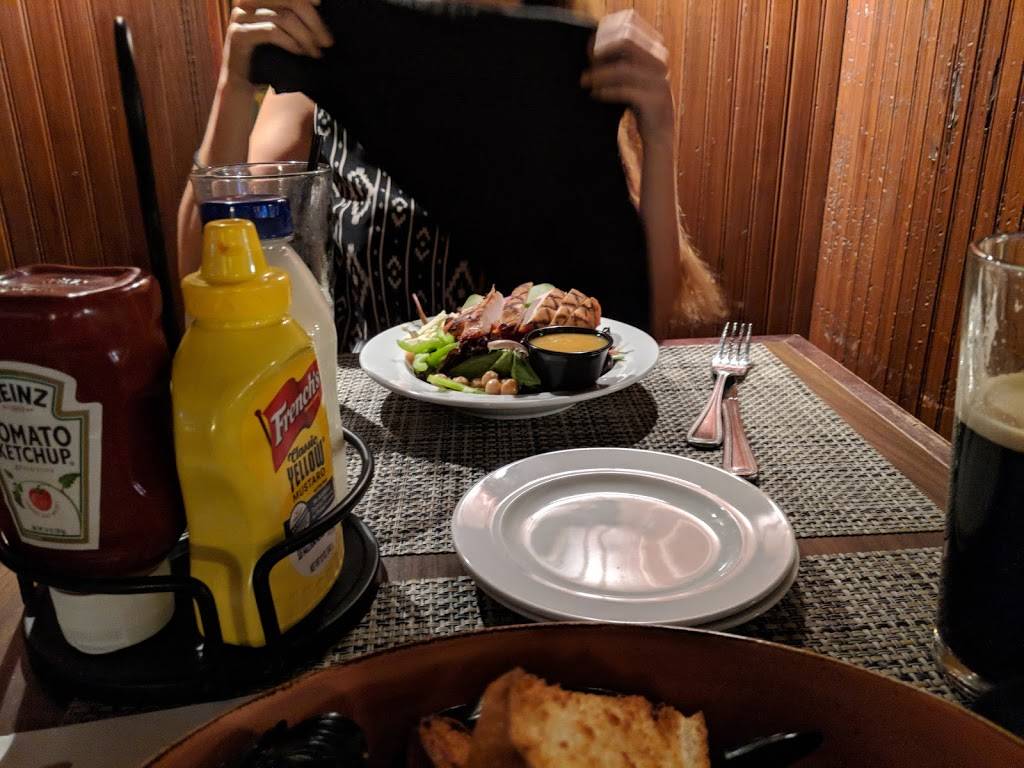 Tysons Social Tavern | restaurant | 1960 Chain Bridge Rd, McLean, VA 22102, USA | 7038932100 OR +1 703-893-2100