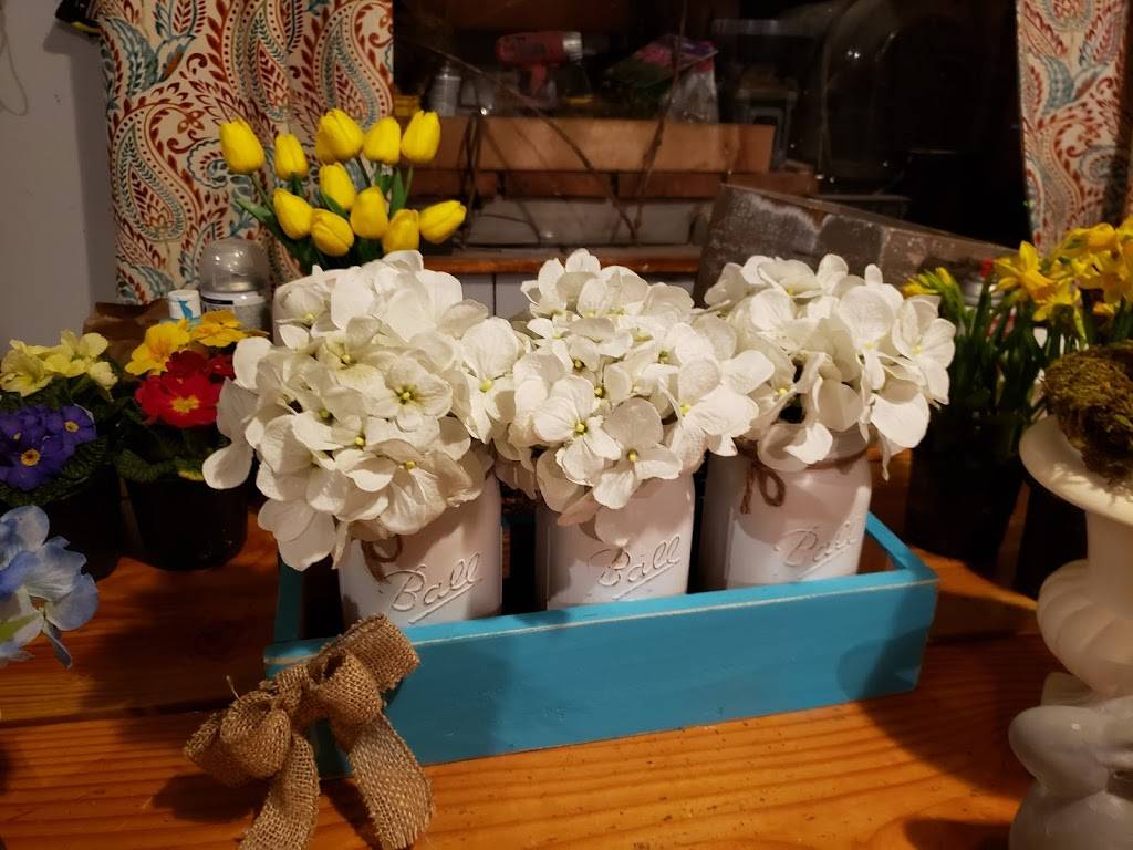 Center Street Junction - Mercantile and More | restaurant | 101 Mashell Ave N, Eatonville, WA 98328, USA | 3608322526 OR +1 360-832-2526