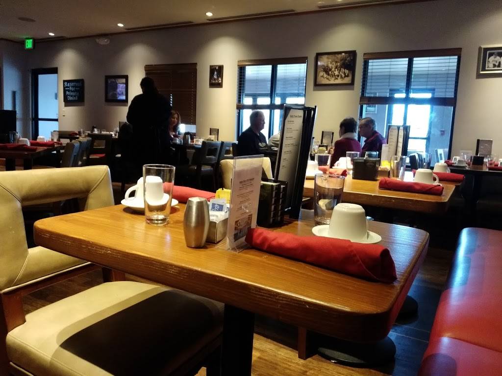 Tower Tap & Grill | restaurant | 6900 Tower Rd, Denver, CO 80249, USA | 3035741310 OR +1 303-574-1310