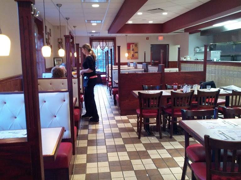 The Brownstone House Family Restaurant | restaurant | 961 Boston Post Rd, Guilford, CT 06437, USA | 2034581238 OR +1 203-458-1238