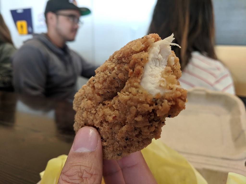 Gordon Biersch | restaurant | 1 Airport Dr, Oakland, CA 94621, USA | 4152438246 OR +1 415-243-8246