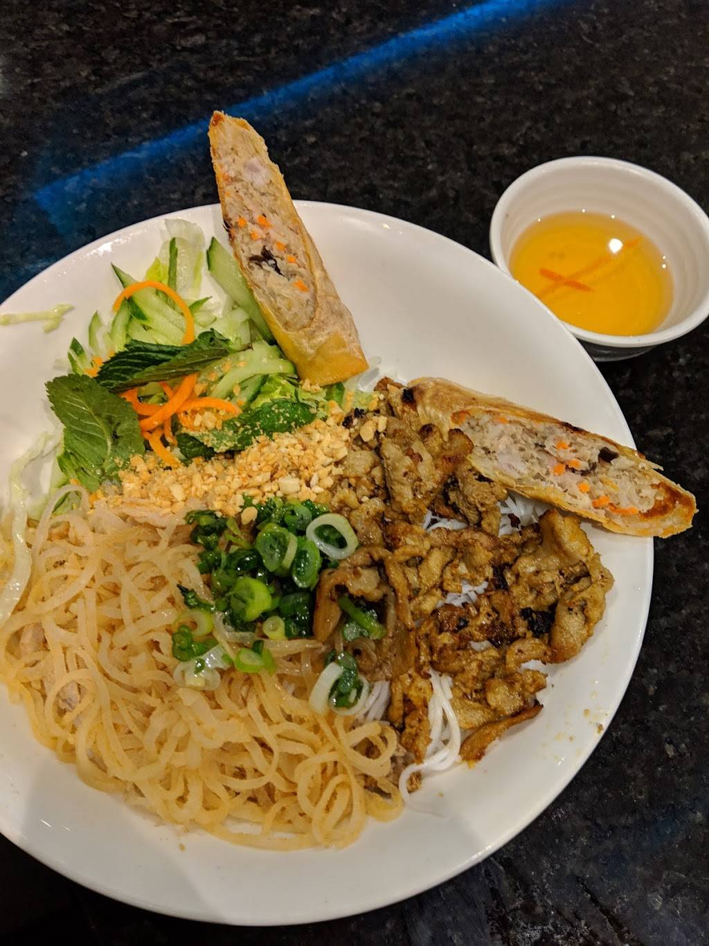 Pho Tran | restaurant | 809 Victoria St N, Kitchener, ON N2B 1Y4, Canada | 5197446066 OR +1 519-744-6066