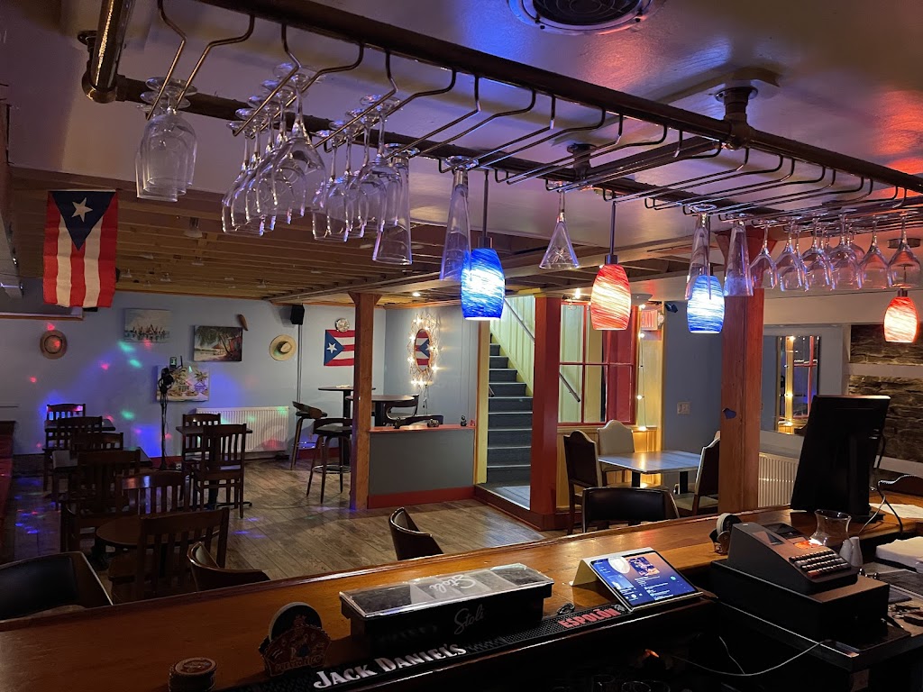 Salsa | restaurant | 10 Bridge St, Shelburne Falls, MA 01370, USA | 4135616268 OR +1 413-561-6268