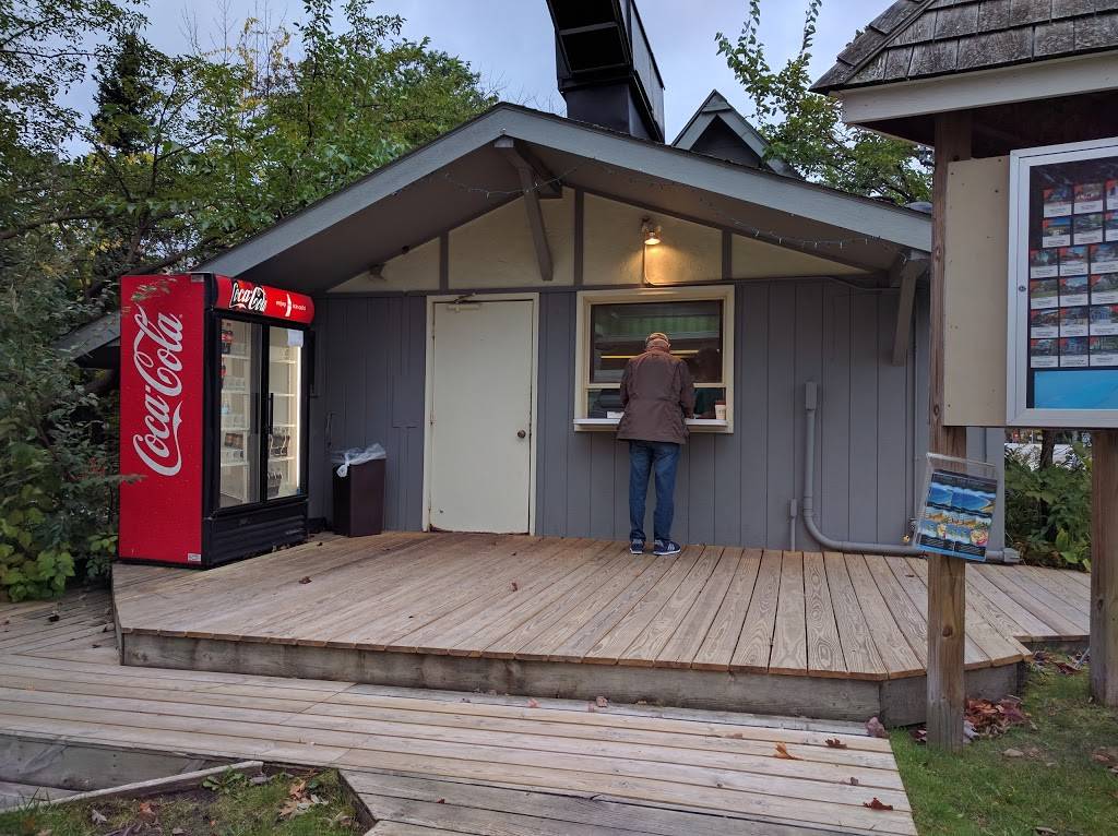 Riverfront Pizza & Deli | restaurant | 6281 River Rd, Glen Arbor, MI 49636, USA | 2313343876 OR +1 231-334-3876