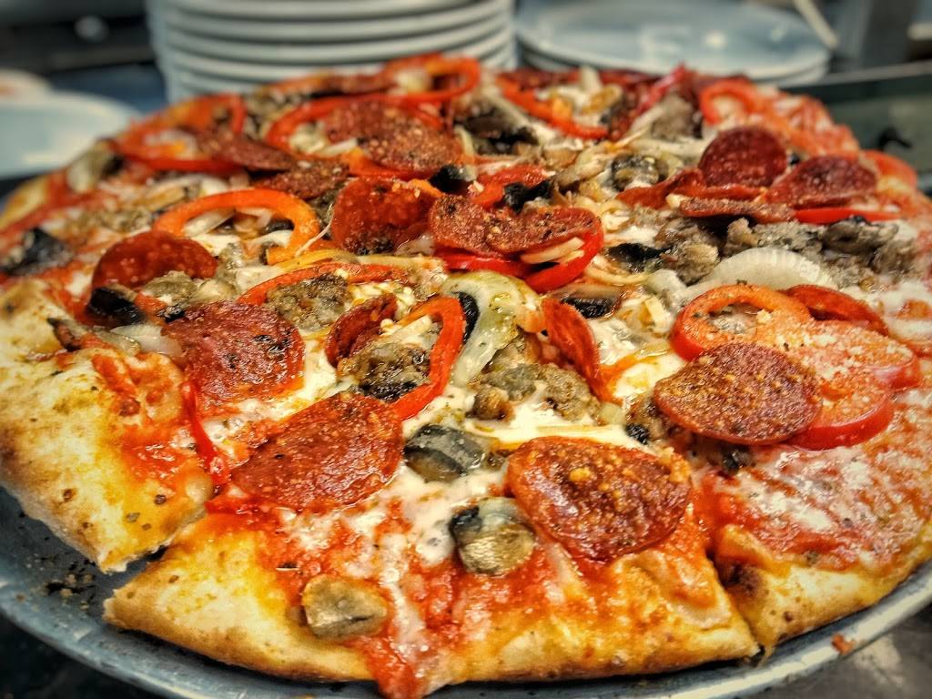 Peppinos Ristorante Italiano | restaurant | 7694, 100 Carrigan Ave, Oviedo, FL 32765, USA | 4073654774 OR +1 407-365-4774