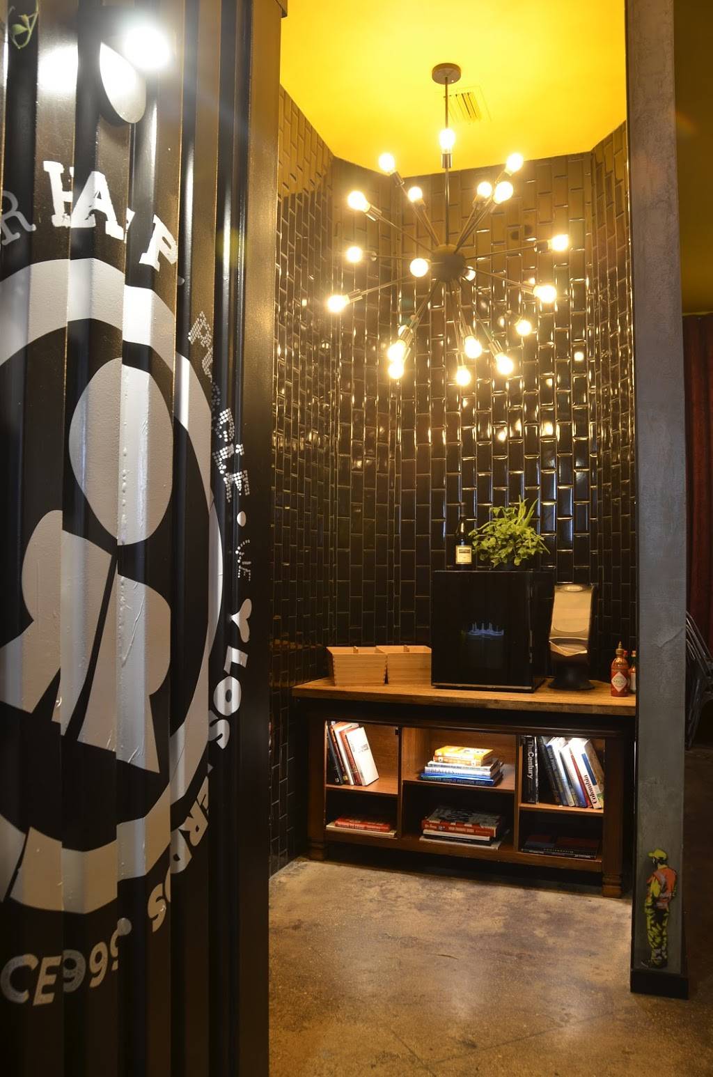 Los Perros | restaurant | 13313 SW 42nd St, Miami, FL 33175, USA | 3052299906 OR +1 305-229-9906