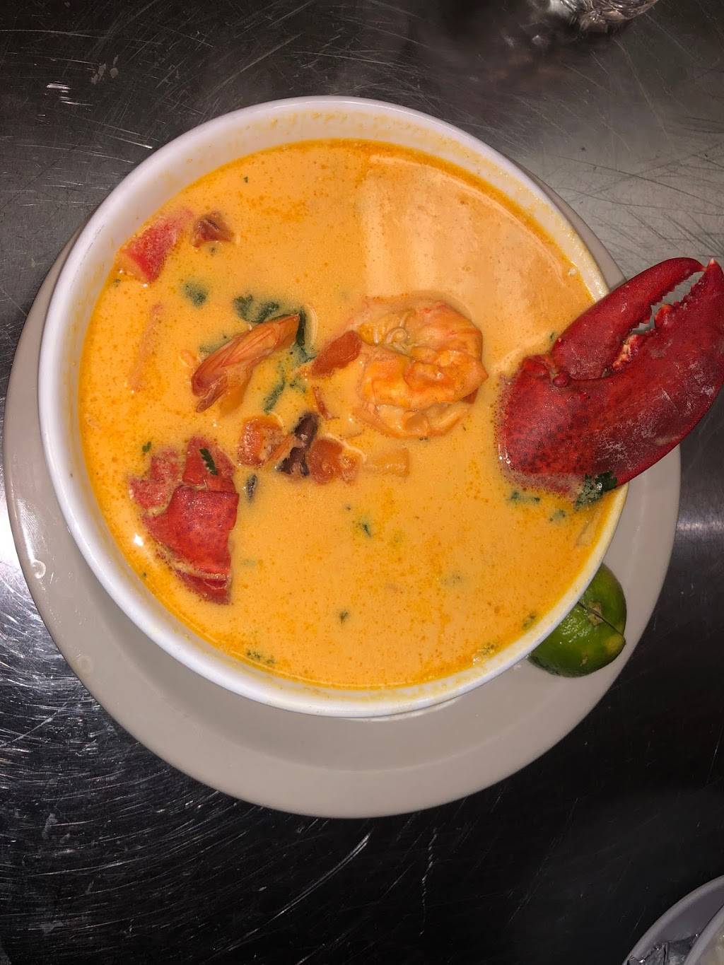 La Familia Restaurant | restaurant | 200 S Haven St, Baltimore, MD 21224, USA | 4438270990 OR +1 443-827-0990