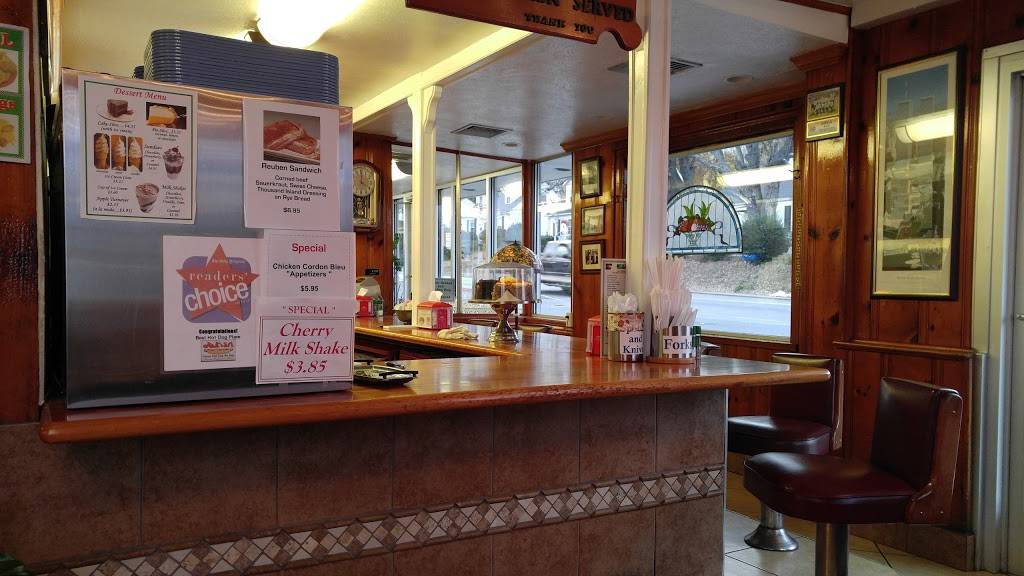 Jakn Jil | restaurant | 1404 E High St, Charlottesville, VA 22902, USA | 4342937213 OR +1 434-293-7213