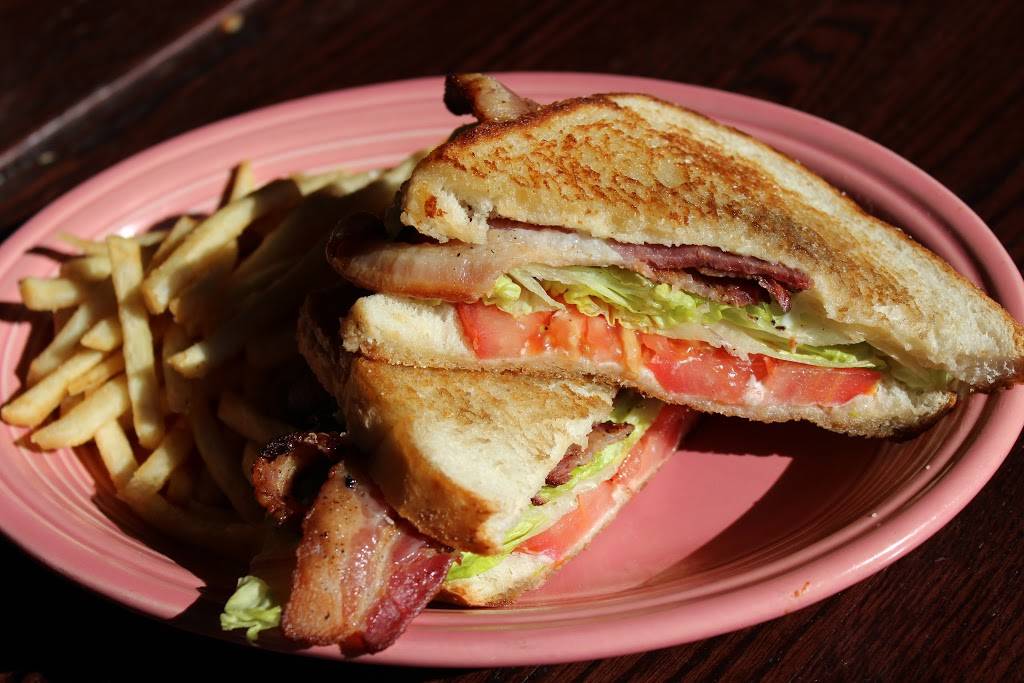 Silver Cloud Restaurant & Karaoke Bar | night club | 1994 Lombard St, San Francisco, CA 94123, USA | 4159221977 OR +1 415-922-1977