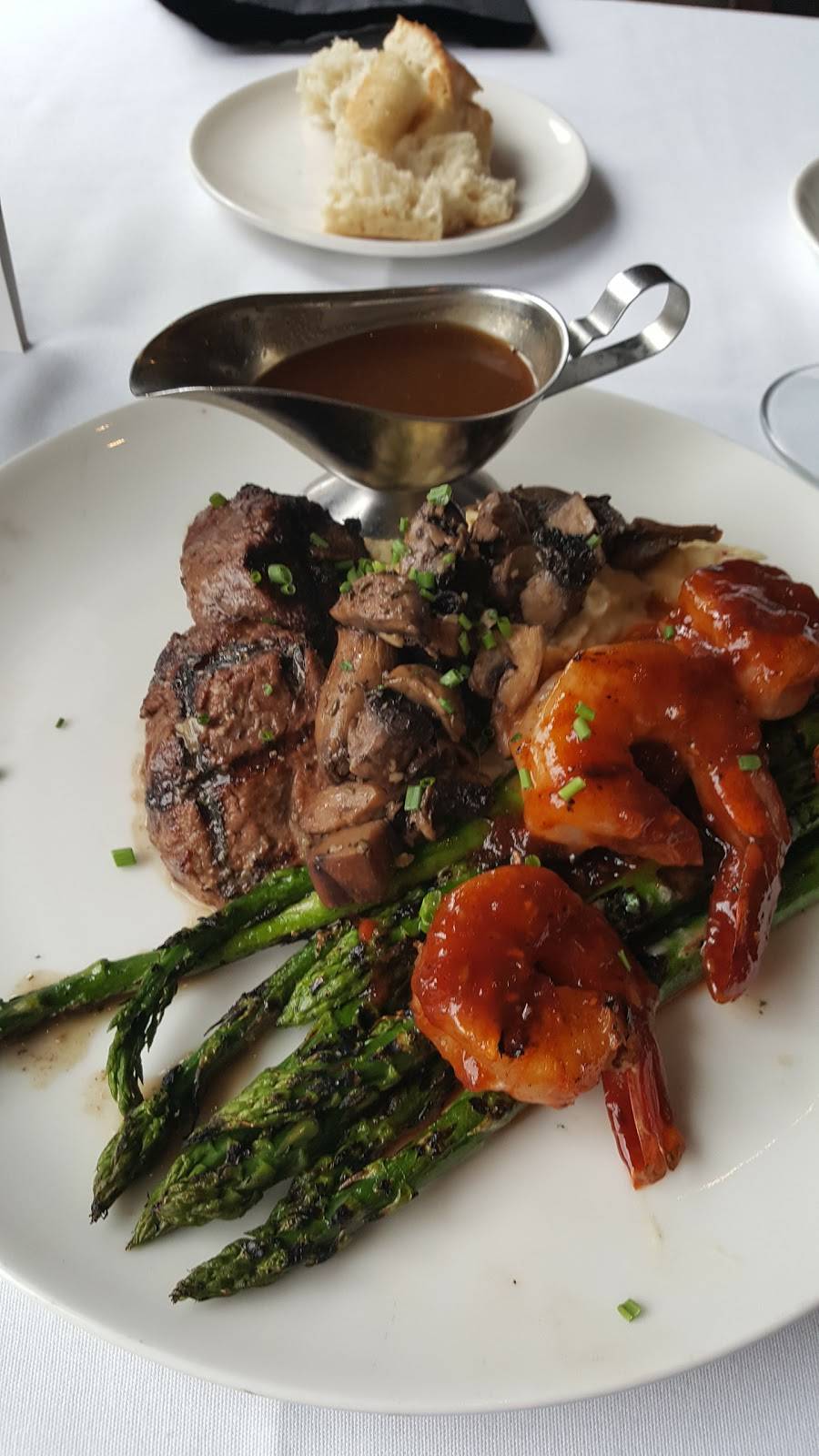 Kincaids Fish, Chop & Steak House | restaurant | 380 St Peter St, St Paul, MN 55102, USA | 6516029000 OR +1 651-602-9000