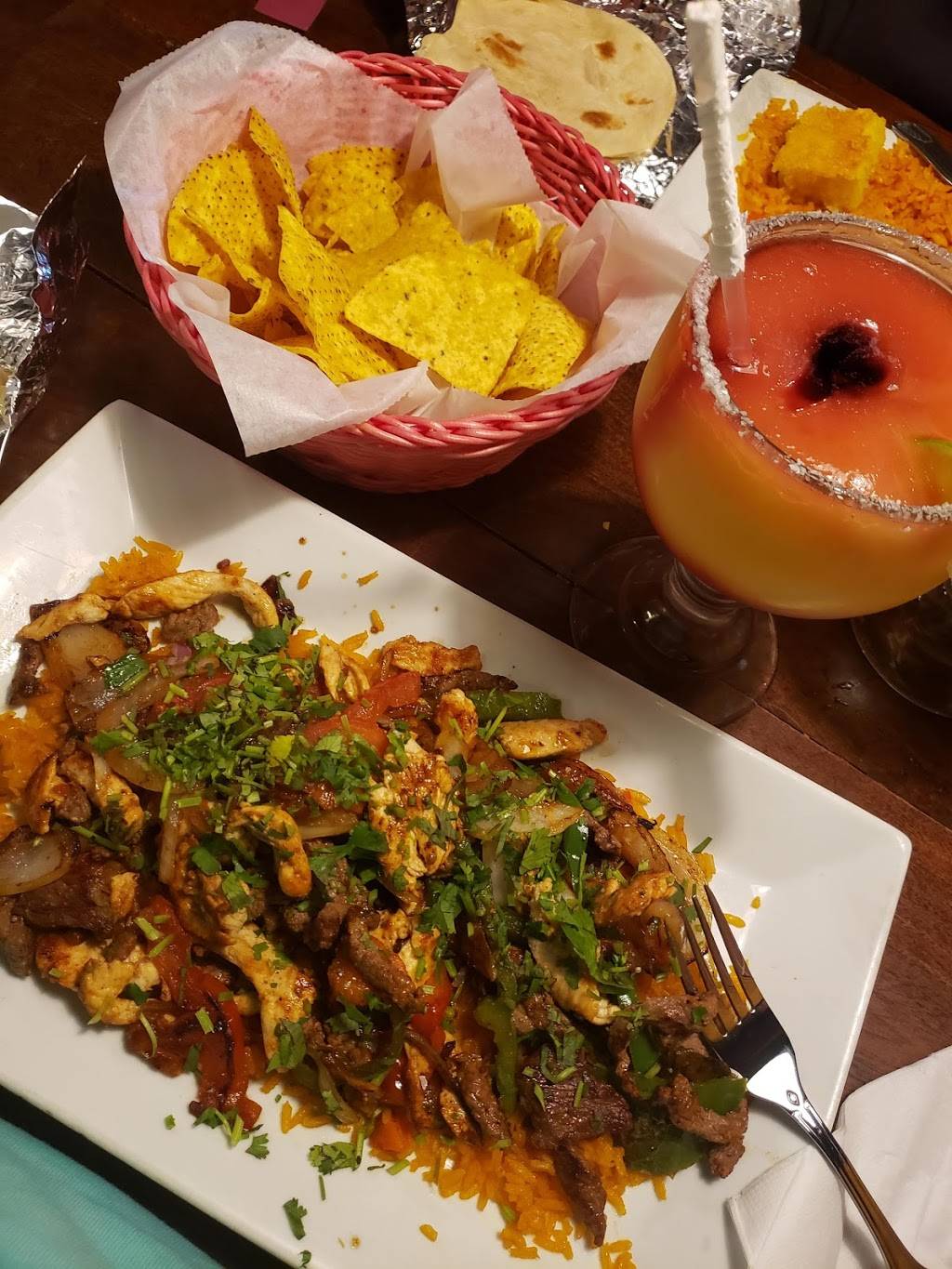 La Casa Mexicana Inc | restaurant | 201 Harvard Dr, Edwardsville, IL 62025, USA | 6186559606 OR +1 618-655-9606